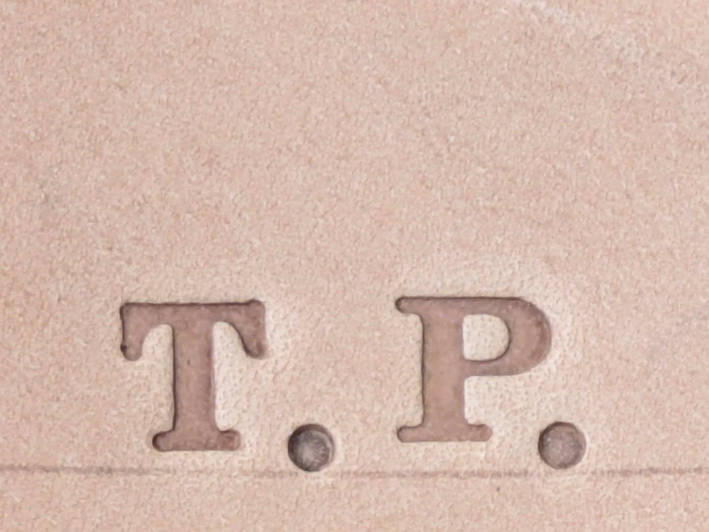 Porta-Chaves Coração Zombie em Couro Artesanal | Acessório Gótico Motard Personalizável