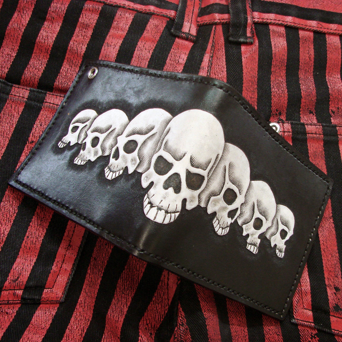 Handcrafted bifold wallet with Skulls