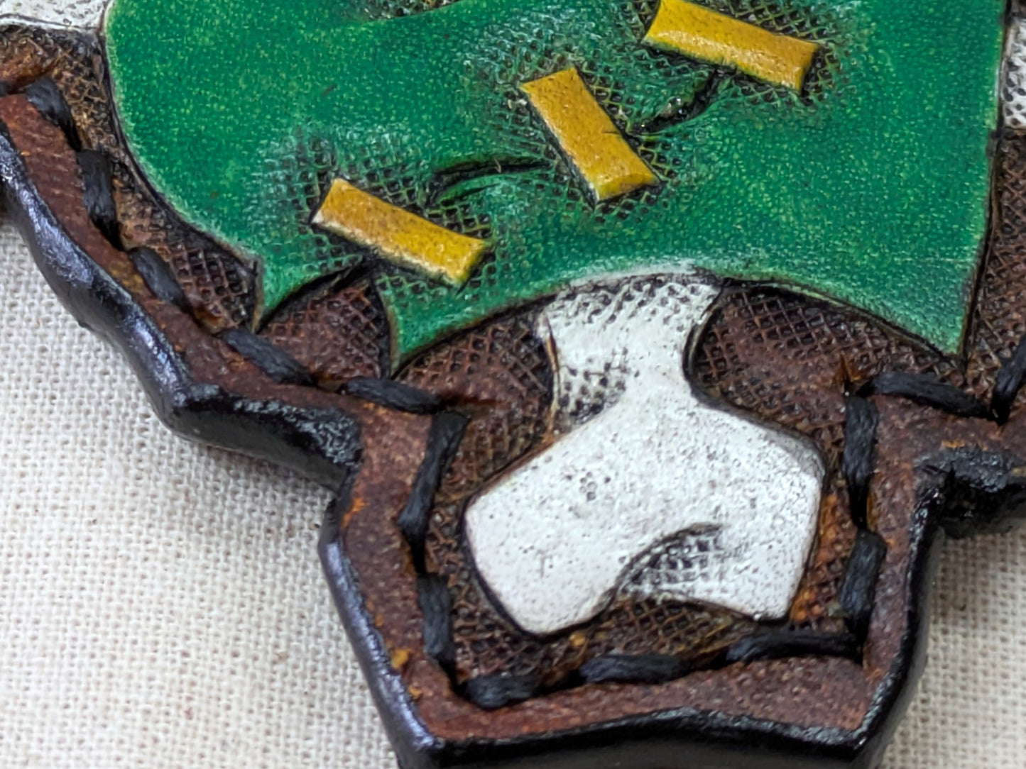 Porta-Chaves Coração Zombie em Couro Artesanal | Acessório Gótico Motard Personalizável