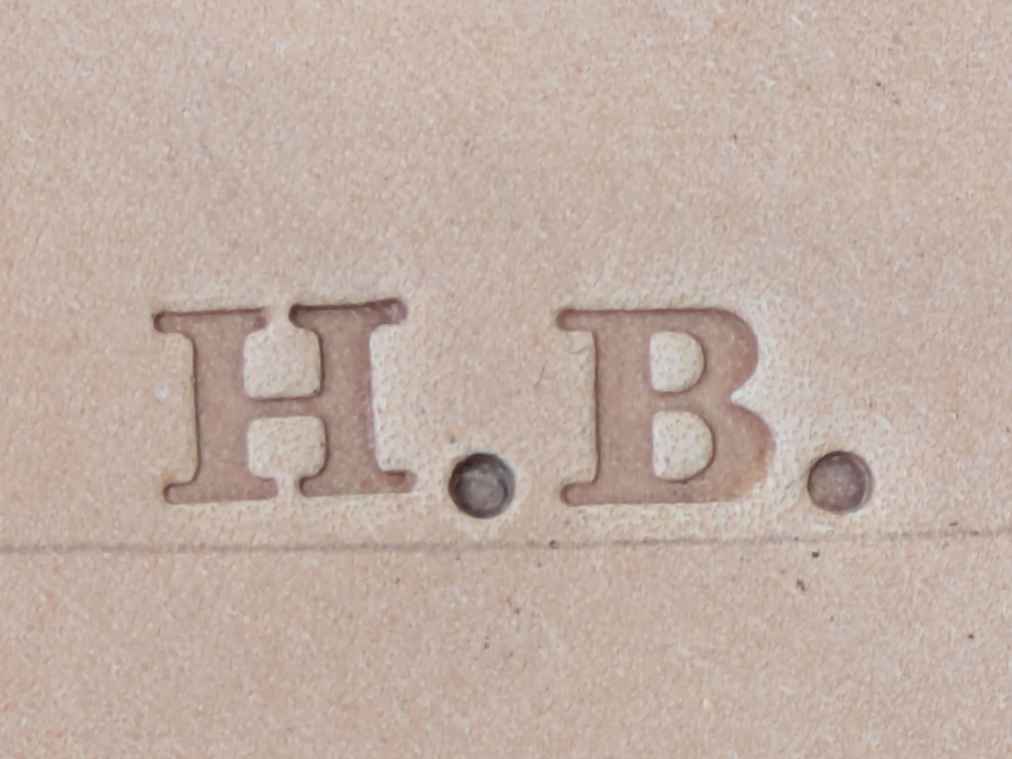 Porta-Chaves Coração Zombie em Couro Artesanal | Acessório Gótico Motard Personalizável