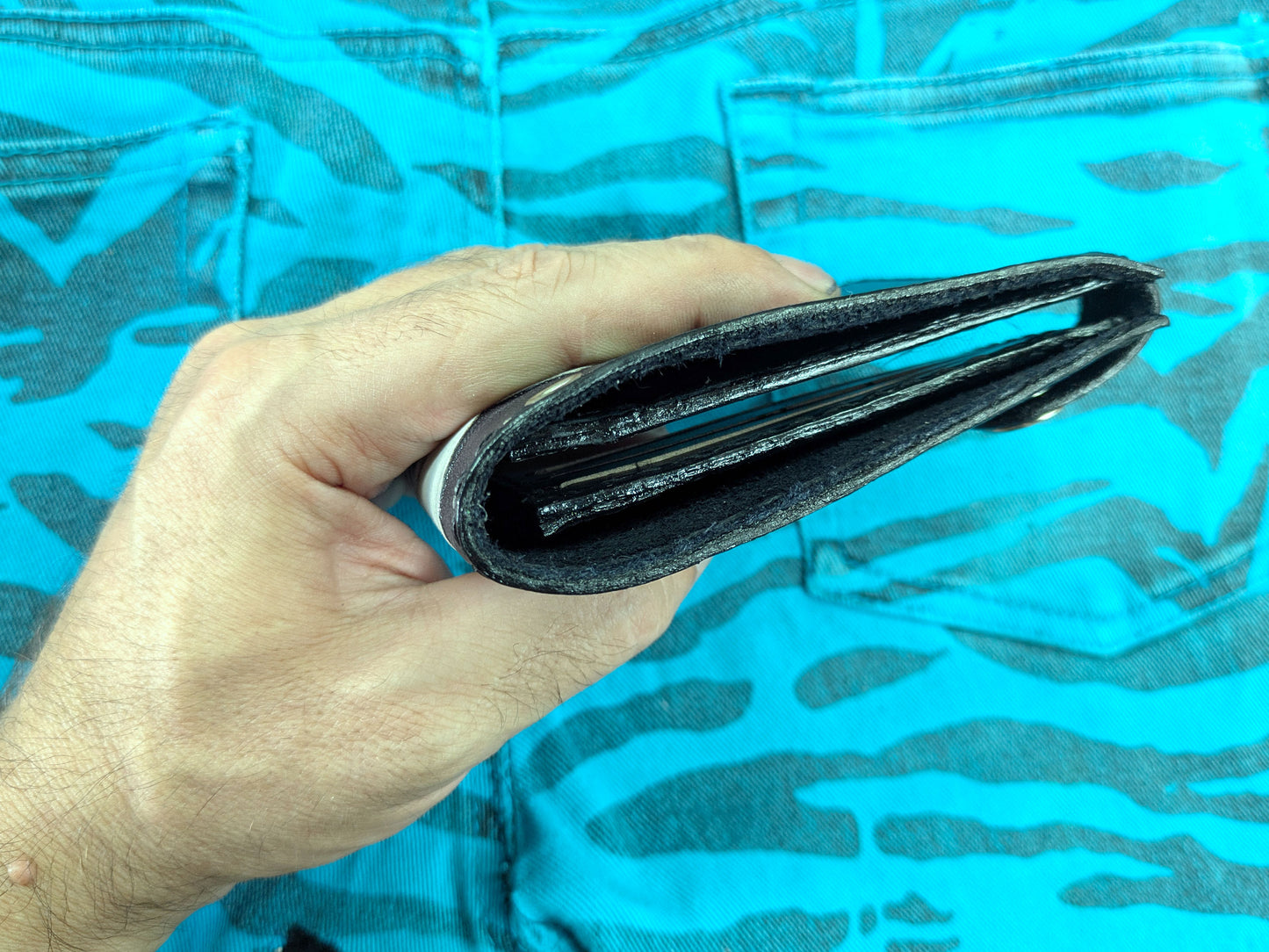 Carteira Bifold em Couro Caveiras Feita à Mão | Carteira Gótica Motard Masculina Única