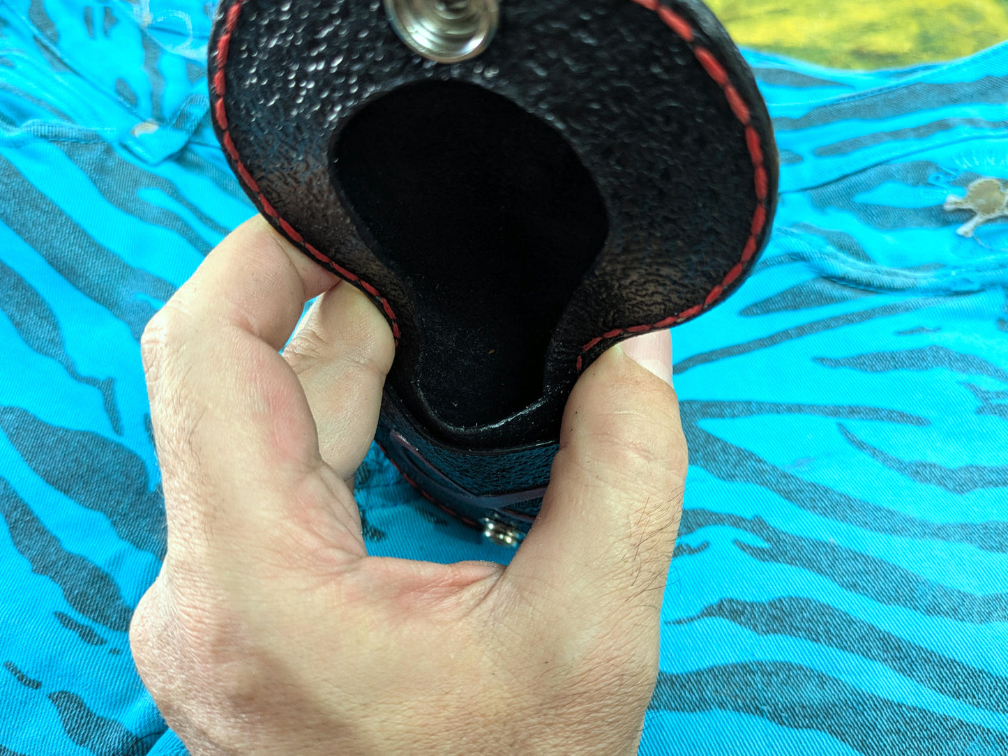 Porta-Moedas em Couro Artesanal Cruz de Leviathan | Carteira de Bolso Selo Satânico | EDC Gótico Oculto