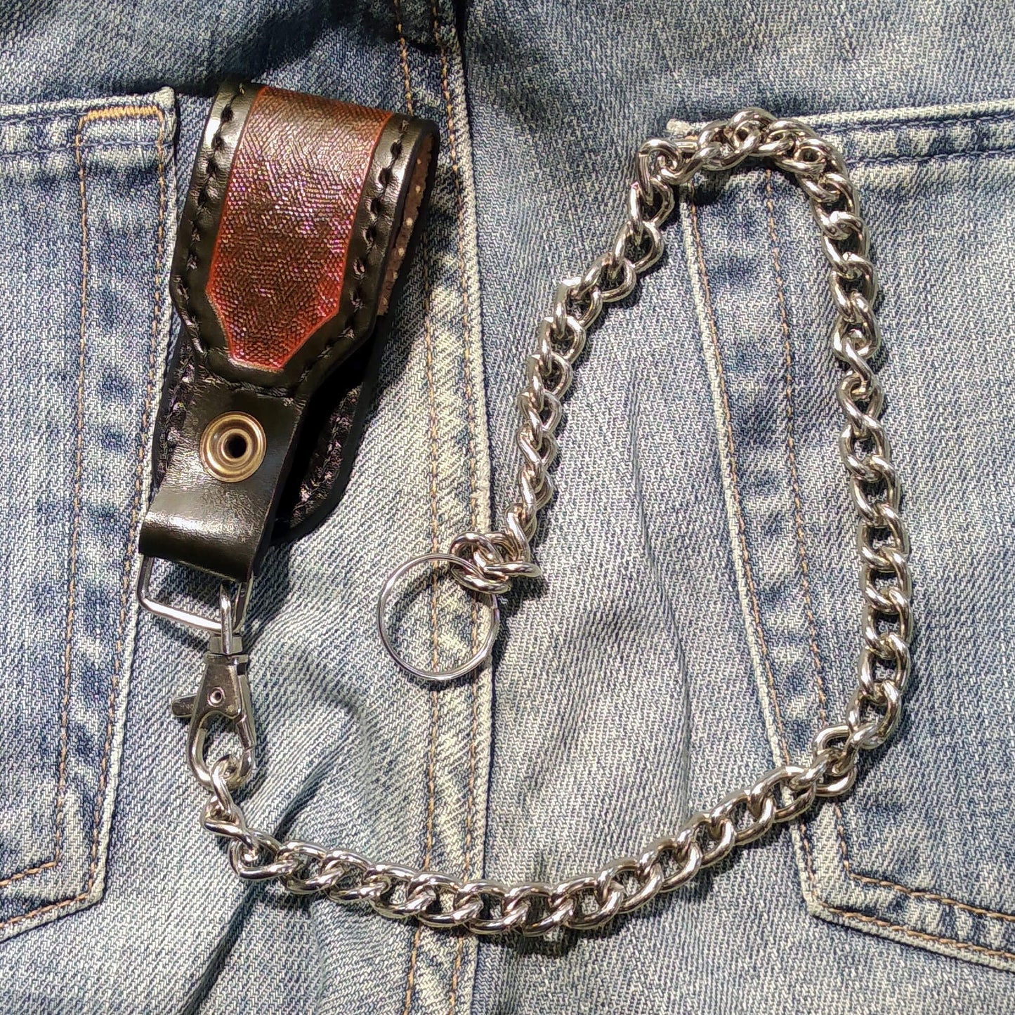 Wallet chain in vegetable leather hand carved with a pentagram