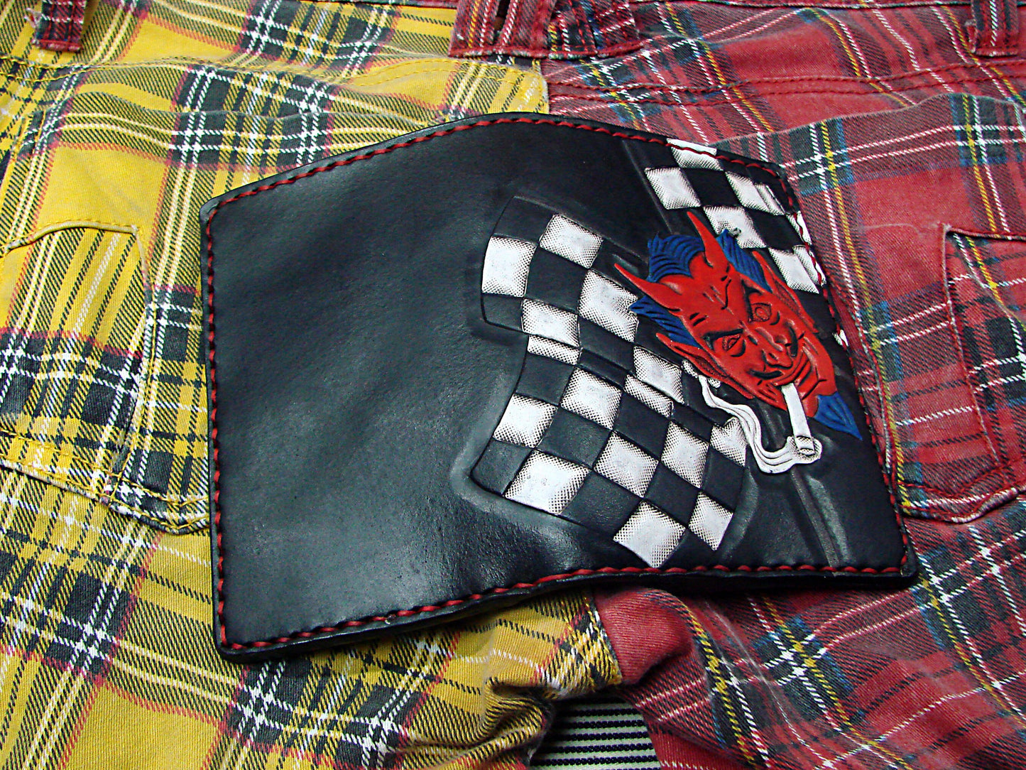 Cartera Biker de Cuero de Vaca – Diseño Grabado a Mano Racing Devil